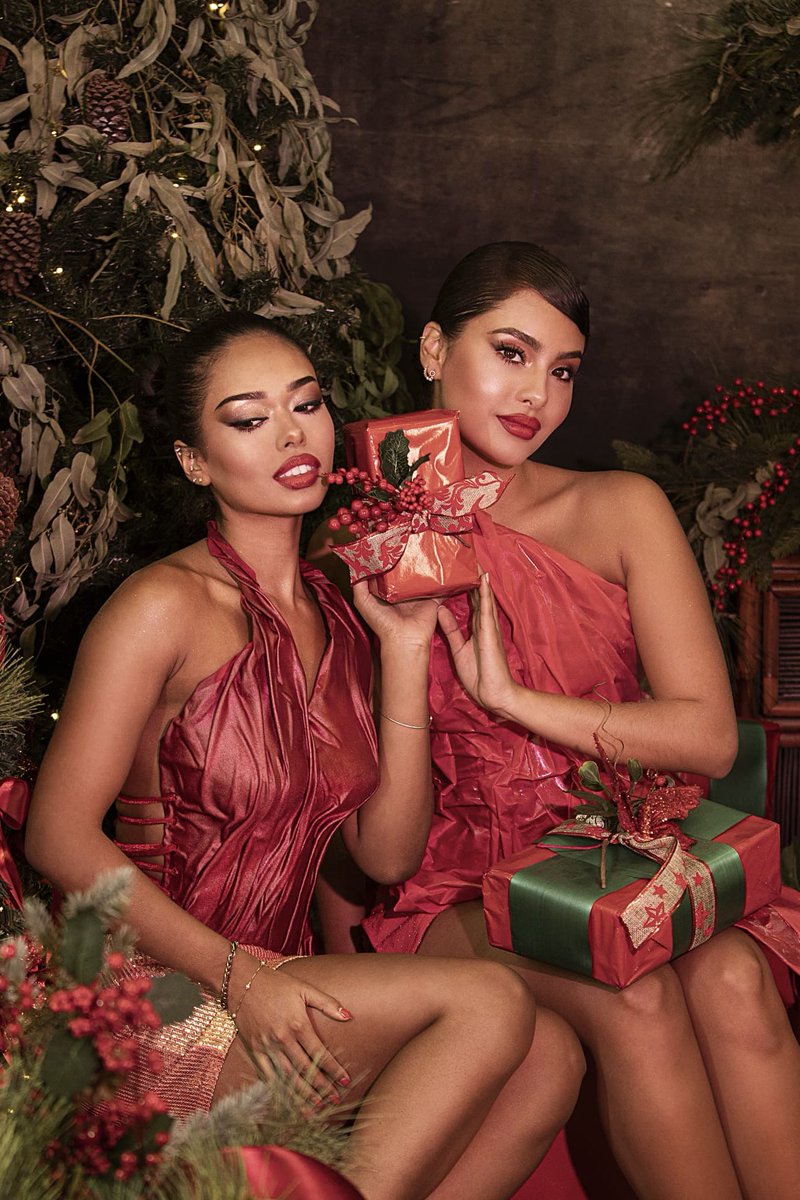 evanoguera's tweet photo. Especial de Navidad para Eva Noguera ¡Navidad: la temporada perfecta para llenarnos de amor, paz y energía positiva! ❤️✨
El rojo nos inspira a brillar con fuerza y compartir lo mejor de nosotros. ¿Ya tienes tu toque rojo para estas fiestas? 🎄🔥
Fotografía: @chiarachiriani https://t.co/PV9xDTJohb