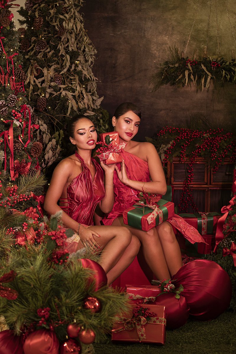 evanoguera's tweet photo. Especial de Navidad para Eva Noguera ¡Navidad: la temporada perfecta para llenarnos de amor, paz y energía positiva! ❤️✨
El rojo nos inspira a brillar con fuerza y compartir lo mejor de nosotros. ¿Ya tienes tu toque rojo para estas fiestas? 🎄🔥
Fotografía: @chiarachiriani https://t.co/PV9xDTJohb