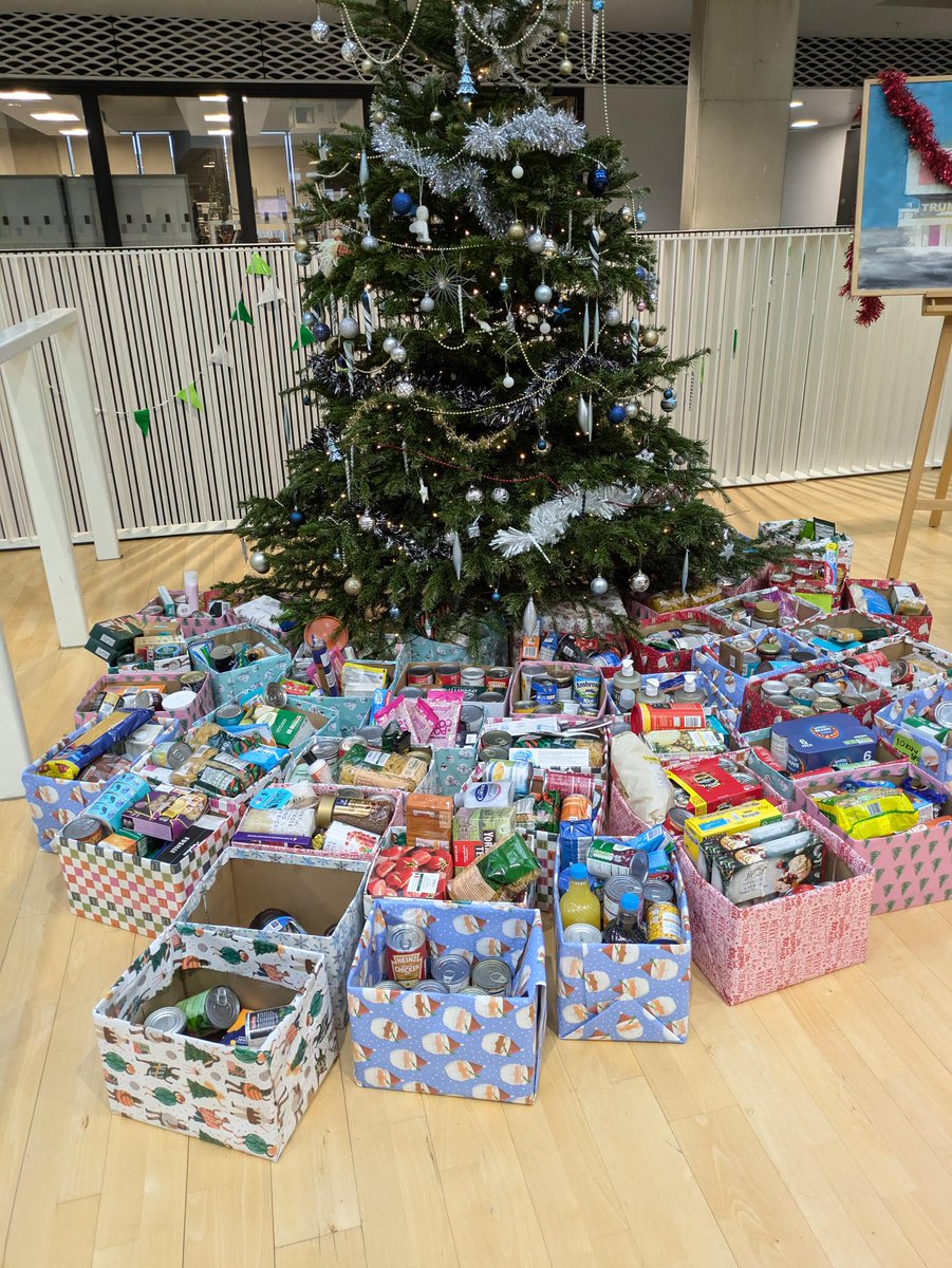 foodbankcambs's tweet photo. A huge thank you to the teachers and students at @TrumpingtonCC who visited us recently to drop off these incredible donations! Your support is massively appreciated 💚

#Cambridge #Foodbank https://t.co/b2hjjzypul