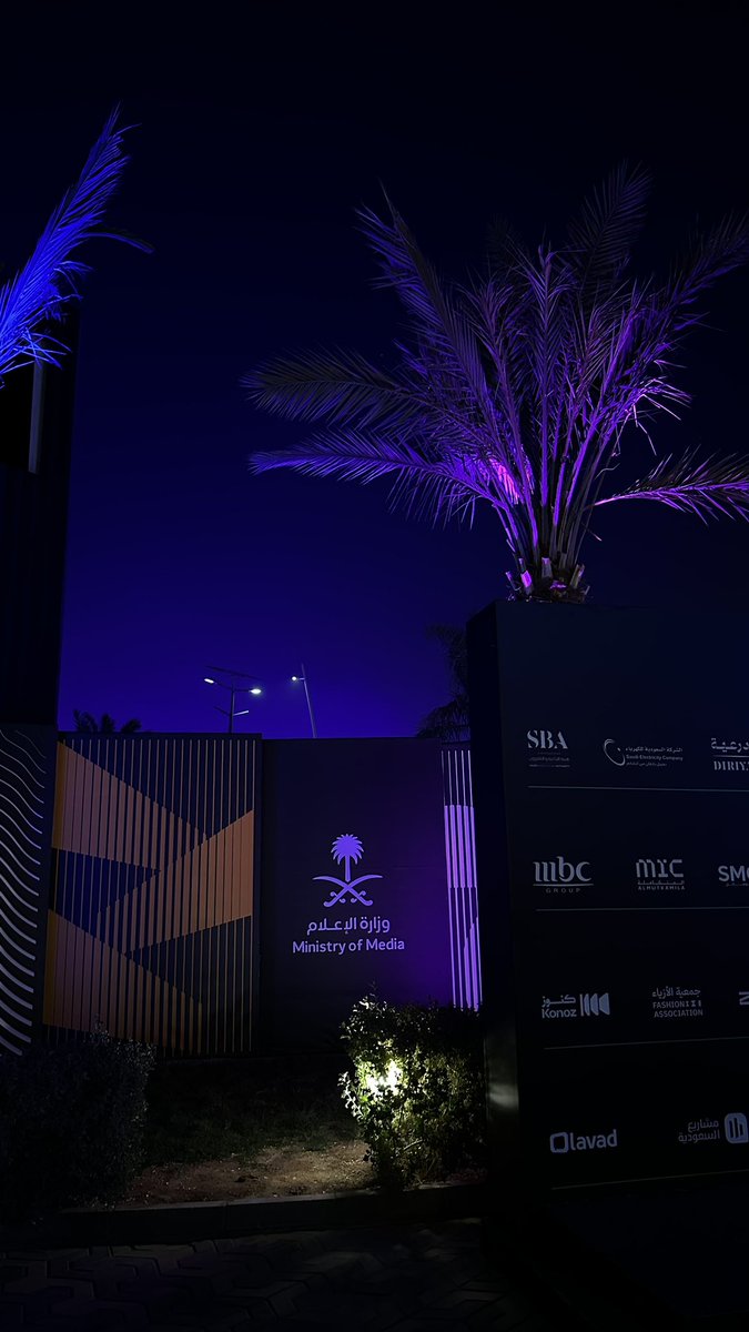 Sarah_alsz's tweet photo. ملتقى صناع التأثير🌟
المكان الذي ينبع بالخبرات من حول العالم.
#ملتقى_صناع_التأثير 
#وزارة_الإعلام https://t.co/Qvcr6uIej2