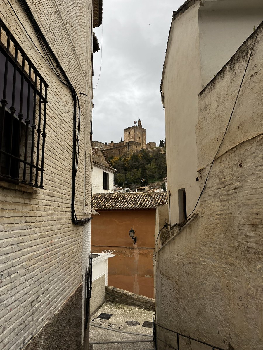 sheryejaz's tweet photo. Granada is a vibe https://t.co/H3k3HNvSoy