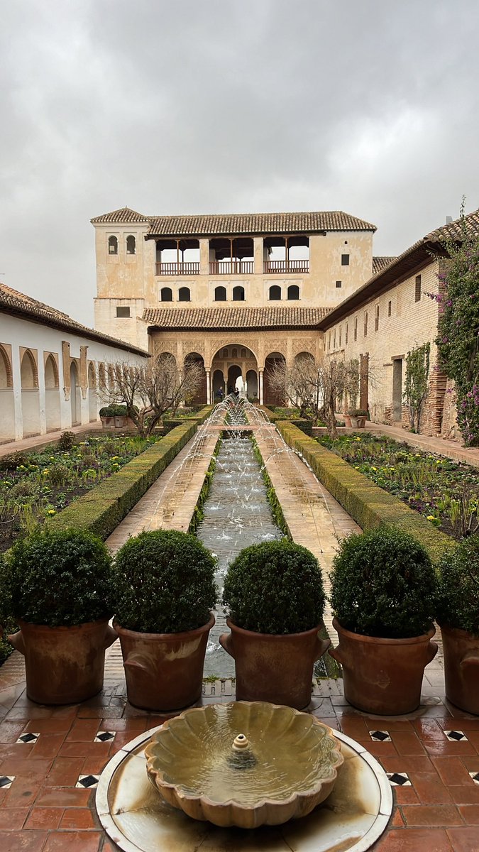 sheryejaz's tweet photo. Granada is a vibe https://t.co/H3k3HNvSoy