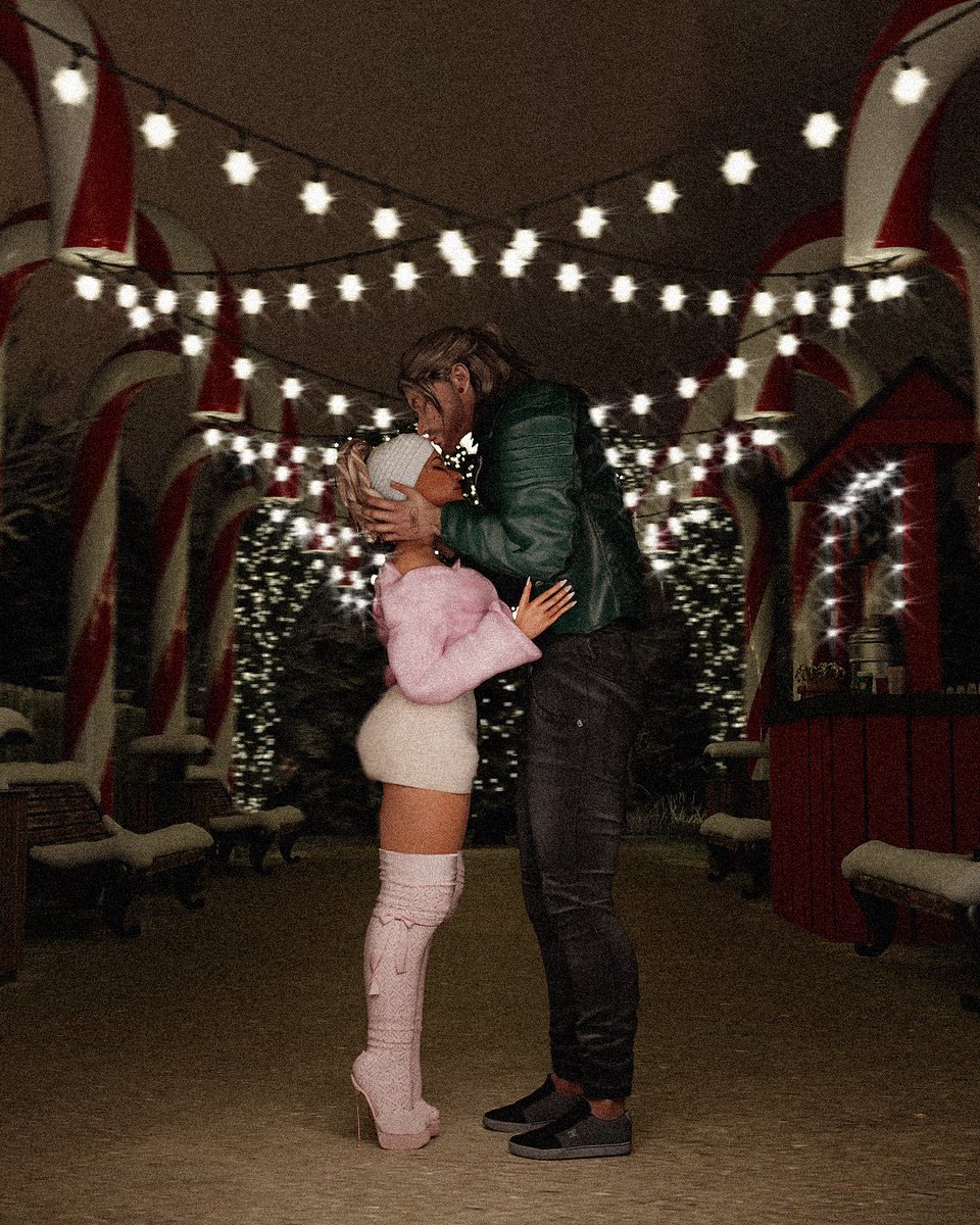 ada_valari's tweet photo. Took a trip down candy cane lane 🍭🎄 https://t.co/6bm6CVR3Np