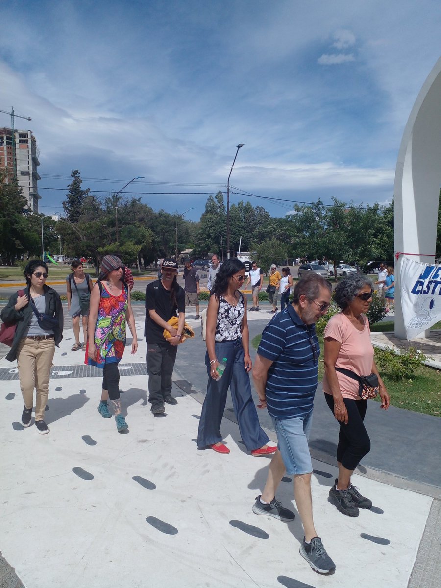 ShirleyHerreros's tweet photo. #Neuquén Lolin Rigoni #Pañuelos de los #Jueves
Inés camina con nosotros, se fueron sin saber dónde estaba su hijo Oscar, pero hubo condena contra Duarte y Ortiz, porque no hay impunidad
#Notienefin https://t.co/ayKM2u4AL1