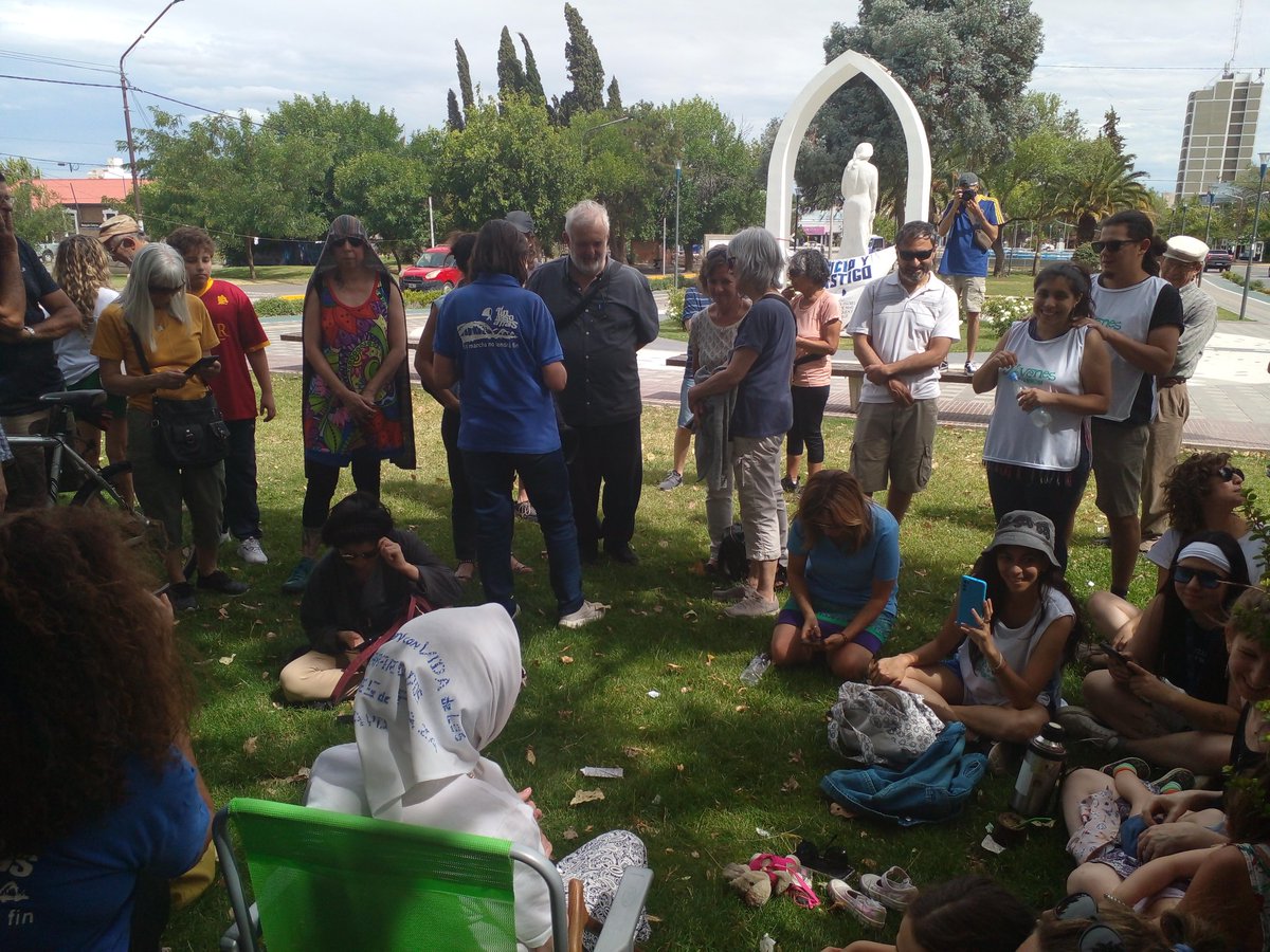 ShirleyHerreros's tweet photo. #Neuquén Lolin Rigoni #Pañuelos de los #Jueves
Inés camina con nosotros, se fueron sin saber dónde estaba su hijo Oscar, pero hubo condena contra Duarte y Ortiz, porque no hay impunidad
#Notienefin https://t.co/ayKM2u4AL1