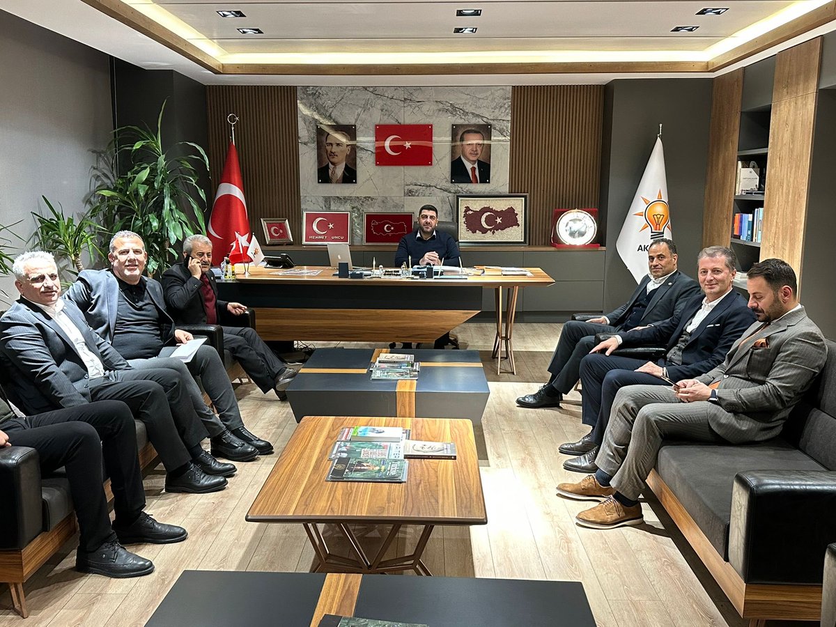 Mardin AK Parti İl Başkanlığını ziyaret ederek, İl Başkanımız Sn. Mehmet Uncu, İl Koordinatörümüz Sn. Orhan Karasayar ve teşkilat mensuplarıyla bir araya geldik. Yarın gerçekleştirilecek olan 8. Olağan İl Kongresi hakkında istişare ve değerlendirmelerde bulunduk.