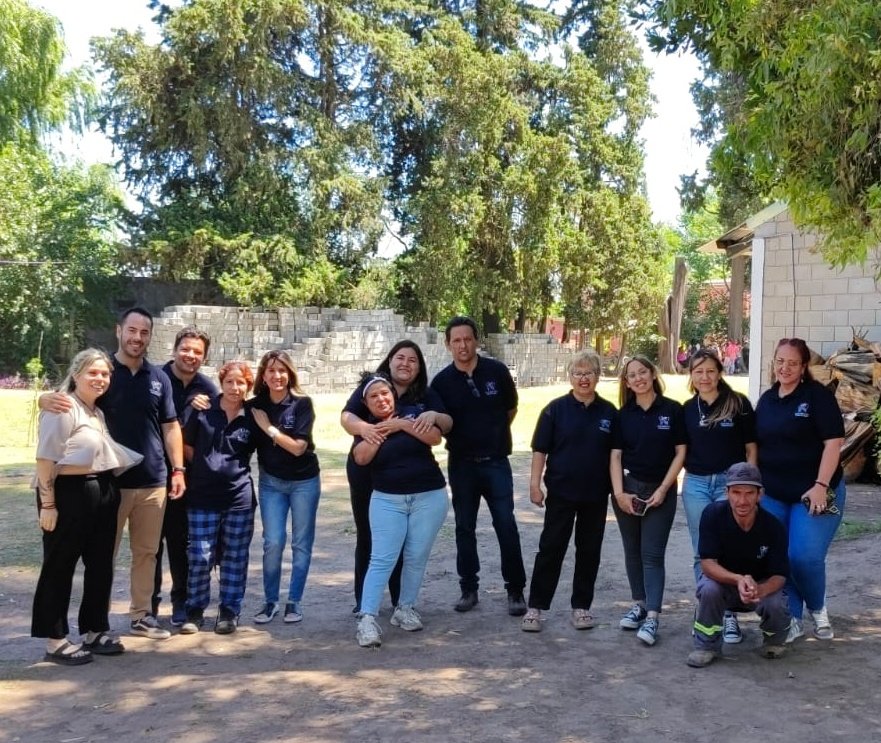 GusCisneros_'s tweet photo. Esta semana dimos cierre a actividades que fomentan la inserción laboral y el desarrollo de habilidades para emprender. Reconocimos con certificados y menciones especiales a quienes contribuyen activamente por una comunidad mejor.
Gracias por ser parte de @progsocialesmsm https://t.co/ismFmF2viA