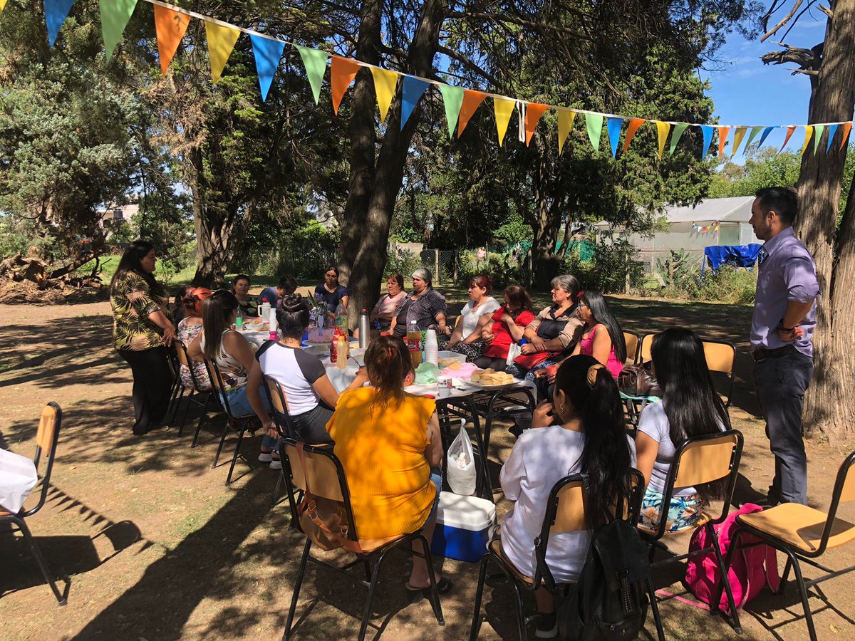 GusCisneros_'s tweet photo. Esta semana dimos cierre a actividades que fomentan la inserción laboral y el desarrollo de habilidades para emprender. Reconocimos con certificados y menciones especiales a quienes contribuyen activamente por una comunidad mejor.
Gracias por ser parte de @progsocialesmsm https://t.co/ismFmF2viA