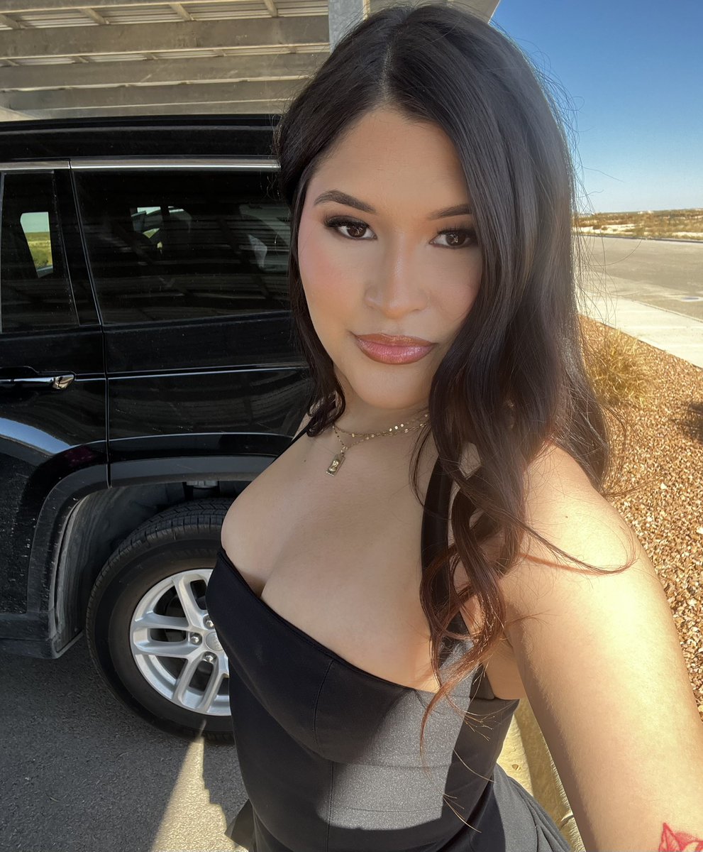 yesenialleyva's tweet image. Lover girl