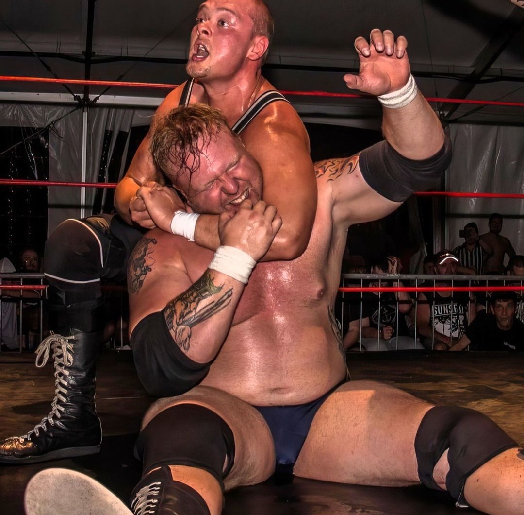 wresadam's tweet photo. Studs suffering in chinlocks!
#prowrestling #wrestling #wrestlers #prowrestlers #wrestlingfetish #gaywrestling #hot #trunks #bulge #bulgemen #gay #homo #suffer #suffering #chinlock #studs https://t.co/Hh8JPG1Hrw