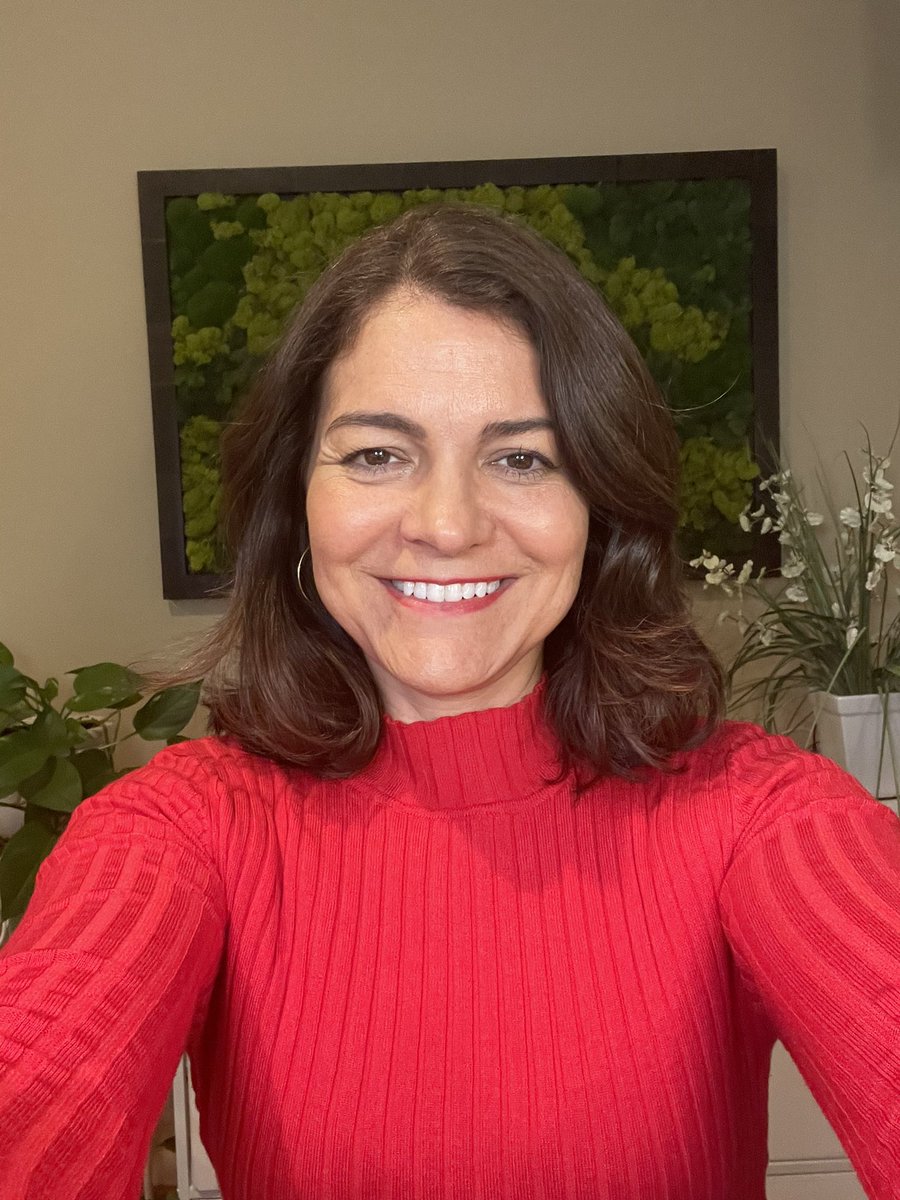 nicoleeullpsyd's tweet photo. I launched a new Keynote today with @HingeHealth . Thanks to Monica Hunt for the opportunity to present virtually to your team. Today’s talk was “How the Rules of Improv Can Transform Your Work Culture”. It’s amazing what you can accomplish with a willing audience and a chat box. https://t.co/newE5fIhGt