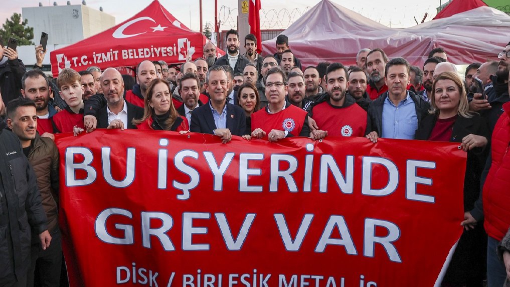 cayirovahalkgazetesi.com/ozgur-ozelden-… Özgür Özel’den Erdoğan ve Bahçeli’ye Sert Uyarı: Yerli ve Milli İşçilerin Hakkını Yabancı Firmalara Peşkeş Çekmeyin!”