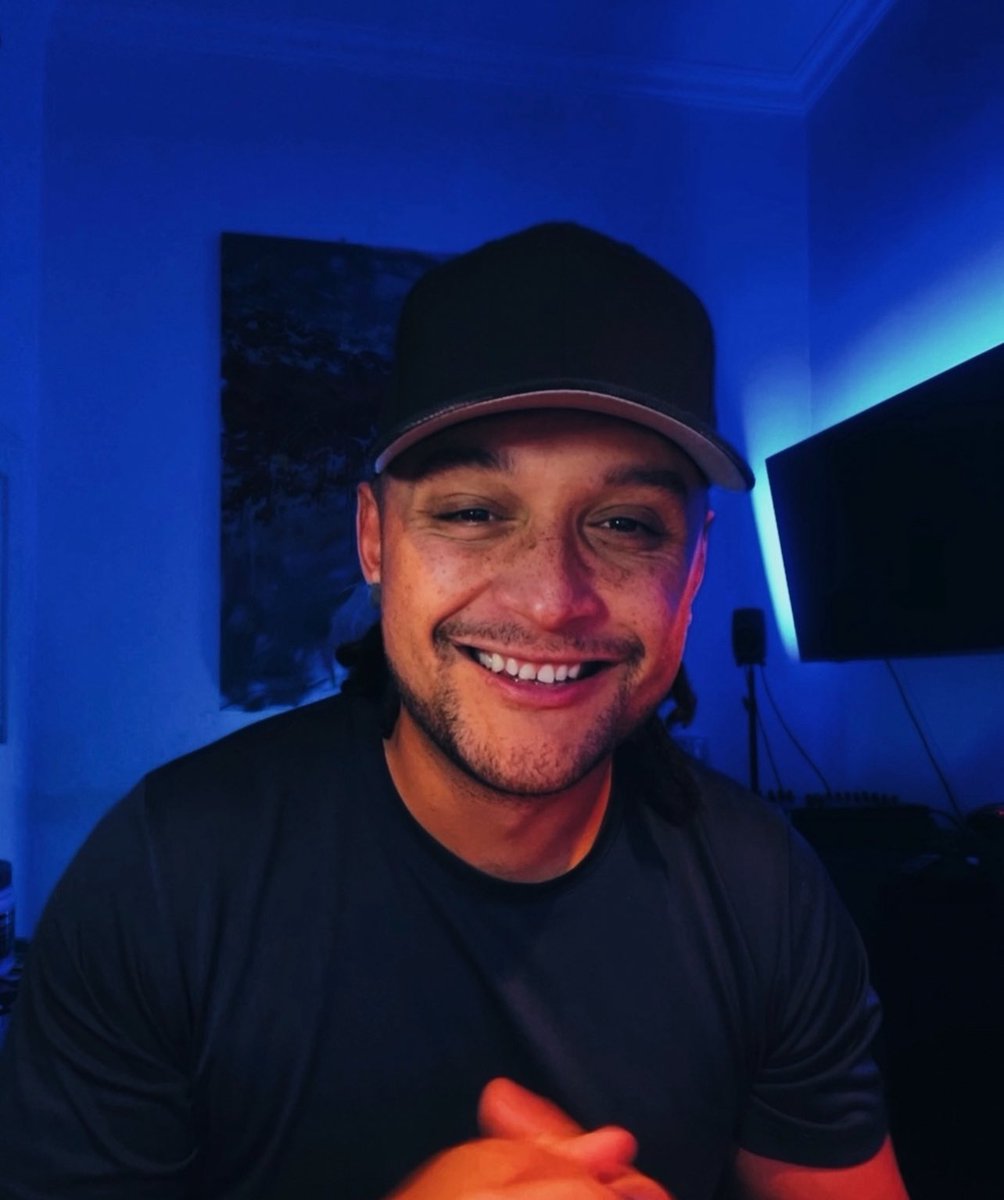 MtEdenOfficial's tweet image. VENOM IS OUT NOW! 🐍⚡️

This EP has been a true labor of love, and I’m hyped for you to hear it. Tap in, vibe out, and let me know your favorite track. Wishing you all a Merry Christmas! 🌺

🎧 Link in bio.