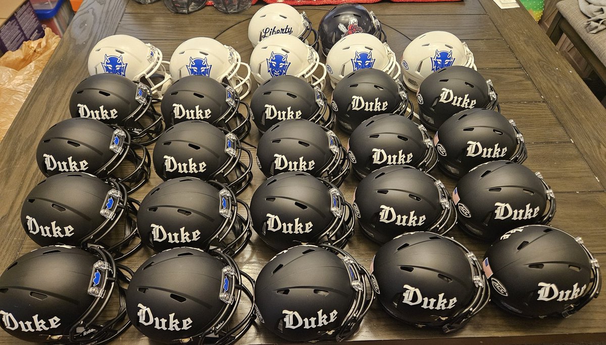 tbkennedy22's tweet photo. *MINI* Helmets Now Available (In Stock # in parenthesis):
-NCSU Win Helmet (20)
-MTSU Win Helmet (5)
And for all you #Lordsteam fans:
-Navy Sparky Helmet (1)
-Liberty Script Helmet (1)
First come, first serve. DM for more details https://t.co/vPiHtYFefQ