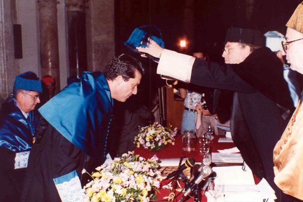 Manolo Torralbo (@manolotorralbo_) on Twitter photo Profundo pesar por el fallecimiento de Federico Mayor Zaragoza. La <a href="/Univcordoba/">Universidad Córdoba</a> pierde a uno de sus más insignes miembros de su claustro de honor. Su legado en defensa de la paz y la educación nos inspira a continuar trabajando por un mundo más justo. DEP. Profundo pesar por el fallecimiento de Federico Mayor Zaragoza. La <a href="/Univcordoba/">Universidad Córdoba</a> pierde a uno de sus más insignes miembros de su claustro de honor. Su legado en defensa de la paz y la educación nos inspira a continuar trabajando por un mundo más justo. DEP.