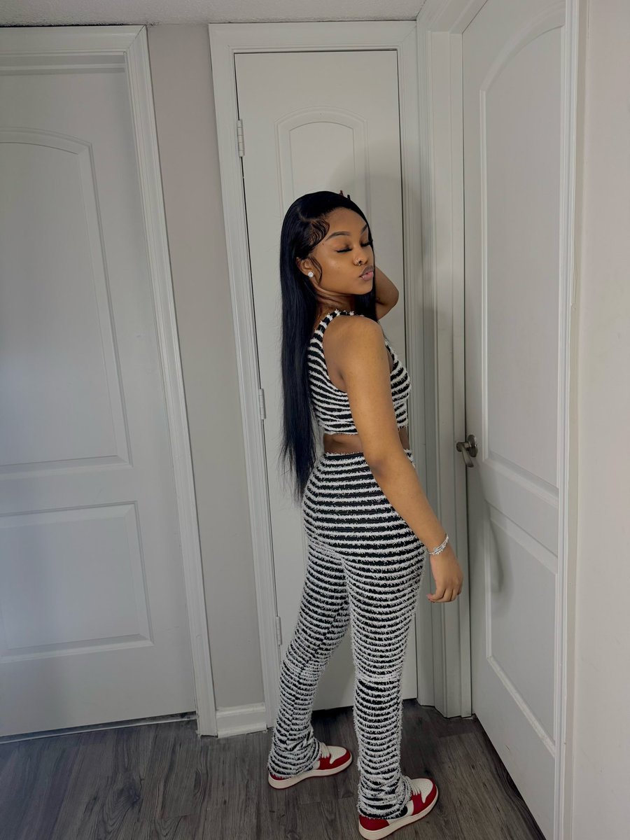 therealjvee_'s tweet photo. Real fine shiiietttt #3monthspostpartum 🫦 https://t.co/4ZXR4m7Oy8