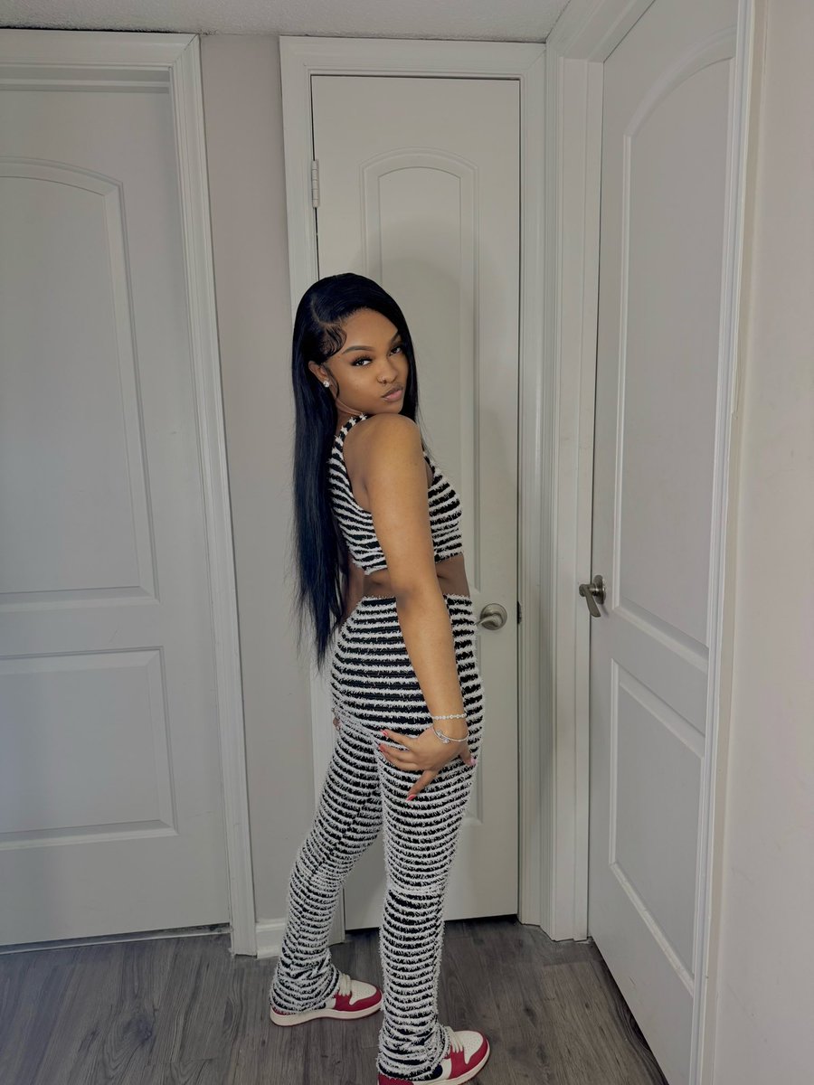 therealjvee_'s tweet photo. Real fine shiiietttt #3monthspostpartum 🫦 https://t.co/4ZXR4m7Oy8