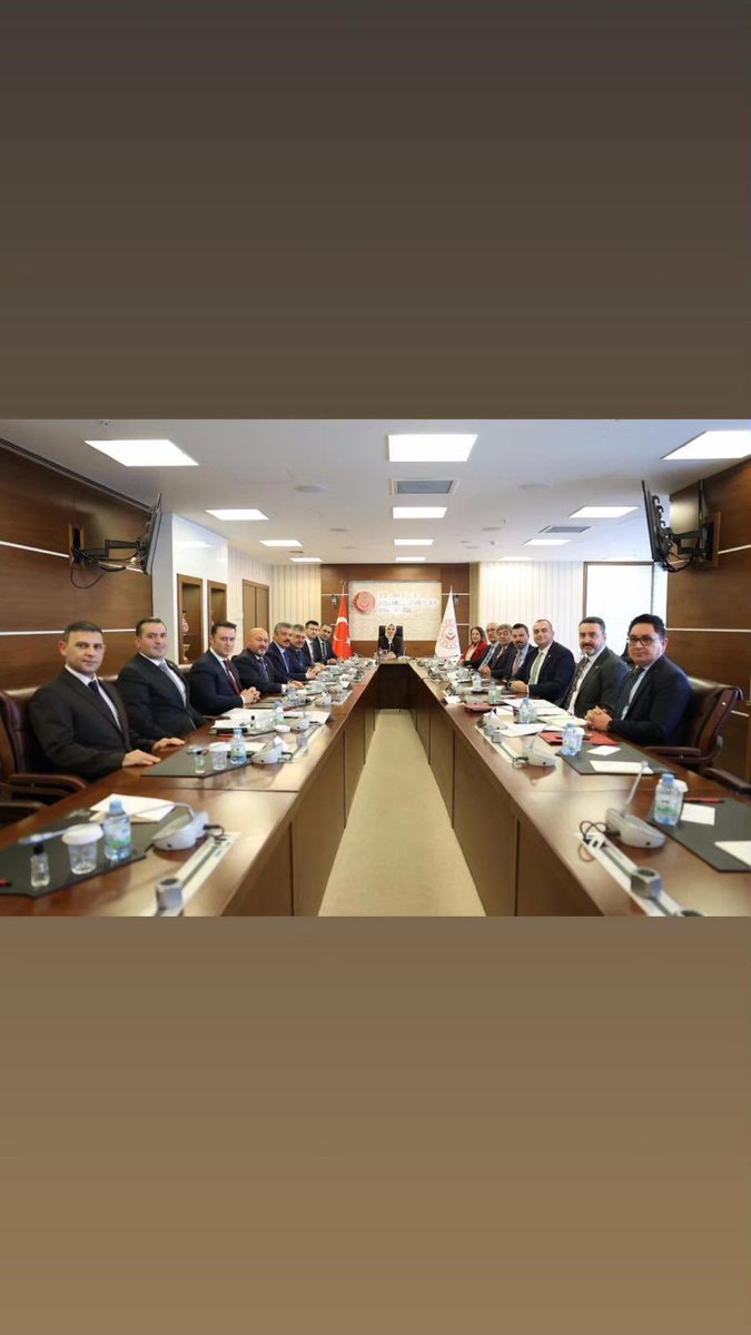 VeyselTipioglu's tweet photo. Aile ve Sosyal Hizmetler Bakanımız Sn. Mahinur Özdemir Göktaş’ın başkanlığında; 

Milletvekillerimiz ve bakanlık bürokratlarımızın katılımıyla 
Terörle Mücadele Sırasında Yaralanıp Gazi Sayılmayan vatandaşlarımızla ilgili yapılacak düzenlemeler üzerine verimli bir görüşme gerçekleştirdik. 

Misafirperverliği için Sayın Bakanımıza ve heyetine teşekkür eder, çalışmalarında başarılar dileriz. 🇹🇷🇹🇷

@MahinurOzdemir @FeyziBerdibek1 @celebimehmeta @DursunATAS38 @MvDrHasanArslan @suleymansahan66 @cuneytyuksel_ @resulkurt34 @sevansivacioglu @leventalyyildiz @SayimMadak @ErtugrlGaziTmsy @TmsyGaziler