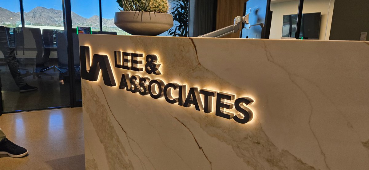 swami83's tweet image. Modern office spaces call for interior design elements that underscore the decor. Commercial real estate firm Lee &amp;amp; Associates did precisely that with an illuminated desk sign in Phoenix. tinyurl.com/mrj4236h
#InteriorOfficeSigns #IlluminatedDeskSignInPhoenixAZ #LEDSign