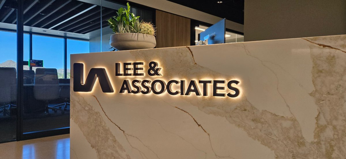 swami83's tweet image. Modern office spaces call for interior design elements that underscore the decor. Commercial real estate firm Lee &amp;amp; Associates did precisely that with an illuminated desk sign in Phoenix. tinyurl.com/mrj4236h
#InteriorOfficeSigns #IlluminatedDeskSignInPhoenixAZ #LEDSign