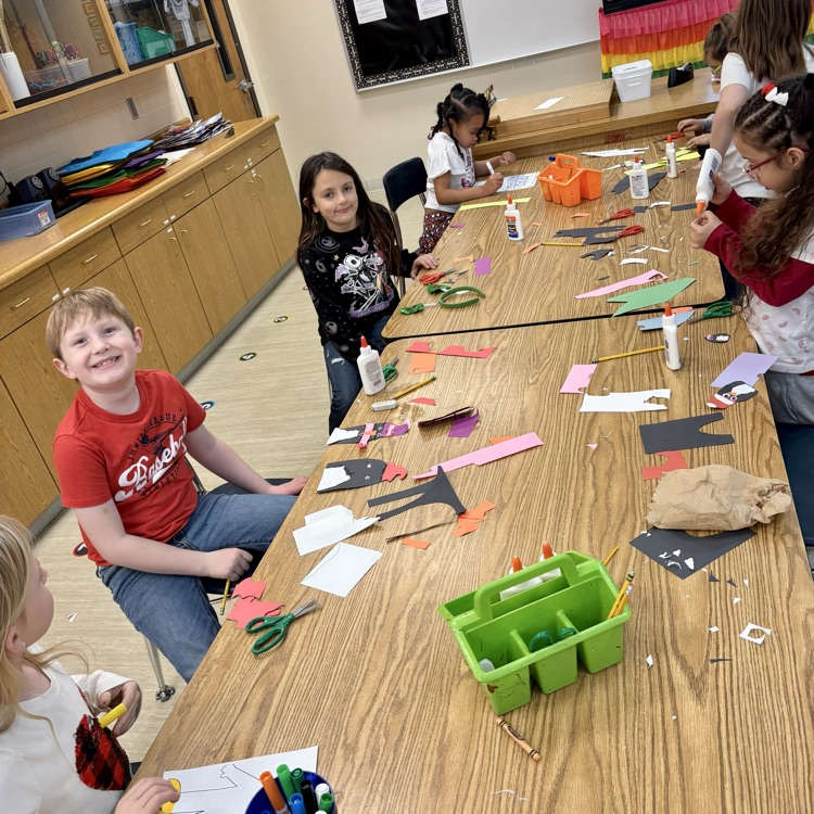AberdeenOMT's tweet photo. 🎨This week in art, OMT students created a winter-themed collaborative mural! ❄️
#goeagles #asdomt #aberdeenpublicschools https://t.co/t7iiZb6BPx