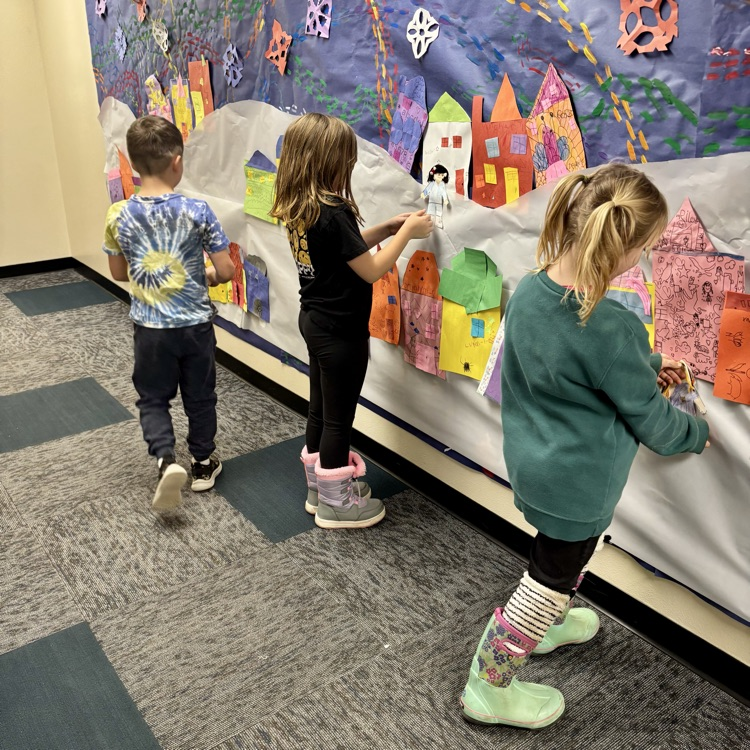 AberdeenOMT's tweet photo. 🎨This week in art, OMT students created a winter-themed collaborative mural! ❄️
#goeagles #asdomt #aberdeenpublicschools https://t.co/t7iiZb6BPx