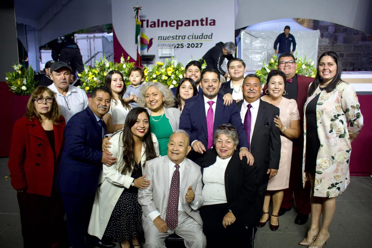 adrianjuarezj's tweet photo. Ayer tuve el honor de tomar protesta como Primer Regidor de Tlalnepantla para el periodo 2025-2027, acompañando al Maestro Raciel Pérez Cruz, quien asume la responsabilidad como Presidente Municipal. 🙌🏻

De todo corazón, muchas gracias a todos por sus muestras de cariño. 🤍 https://t.co/wngsPHsrQx