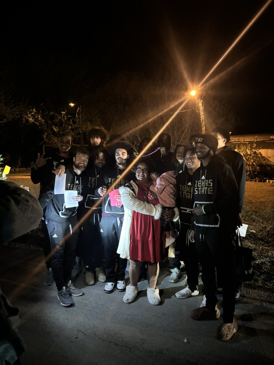 TXStateMBB's tweet photo. We had a great time caroling last night with Hill Country Church! Happy Holidays! #TXSTMBB #NOW https://t.co/2xqNoMVt1K