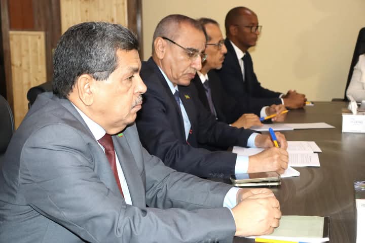 اجتمع وزير الداخلية و ترقية اللامركزية والتنمية المحلية، السيد محمد أحمد ولد محمد الأمين اليوم الخميس بمقر الوزارة، بوفد هام من الاتحاد الأوروبي، برئاسة معالي السيد جوزيف سيكيلا، مفوض الشراكات الدولية بالاتحاد الأوروبي

#موريتانيا_لايف