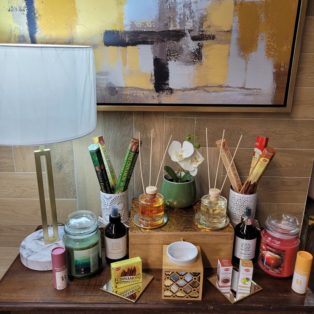 demuseo's tweet photo. ¡Vive la magia de los aromas de temporada en De Museo!
Encuentra velas, aceites esenciales, incienso y difusores que llenarán tu espacio de calidez y tranquilidad.
#DeMuseo #Descubre #UnMundoporDescubrir
#Aromas #aromaterapia #Velas #inciensos #Decoración https://t.co/3rxwiOYqlv
