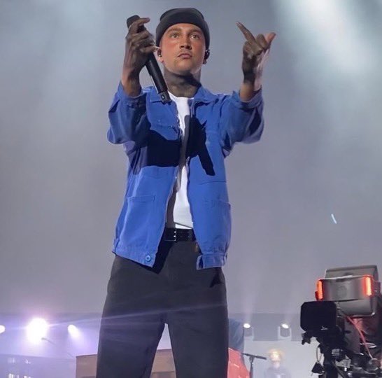 celine 🌙 tweet media