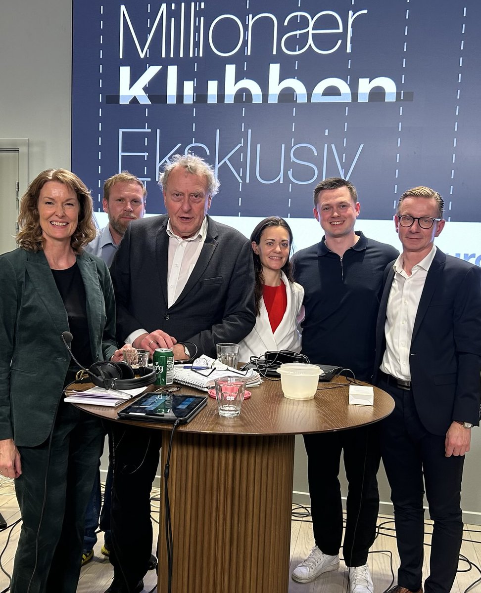 Bodil Johanne Gantzel (@bodilgantzel) on Twitter photo Kæmpe fornøjelse at være i Salonen med den her flok fantastiske mennesker aka #Millionærklubben ♥️ Tak for i år - vi ses igen i ‘25, <a href="/MichaelfriisJ/">Michael Friis</a>, Lau Svenssen, Michelle Nørgaard, <a href="/andersbaek1/">Anders Bæk</a> & Lars Persson <a href="/euroinvestor/">Euroinvestor</a> Kæmpe fornøjelse at være i Salonen med den her flok fantastiske mennesker aka #Millionærklubben ♥️ Tak for i år - vi ses igen i ‘25, <a href="/MichaelfriisJ/">Michael Friis</a>, Lau Svenssen, Michelle Nørgaard, <a href="/andersbaek1/">Anders Bæk</a> & Lars Persson <a href="/euroinvestor/">Euroinvestor</a>