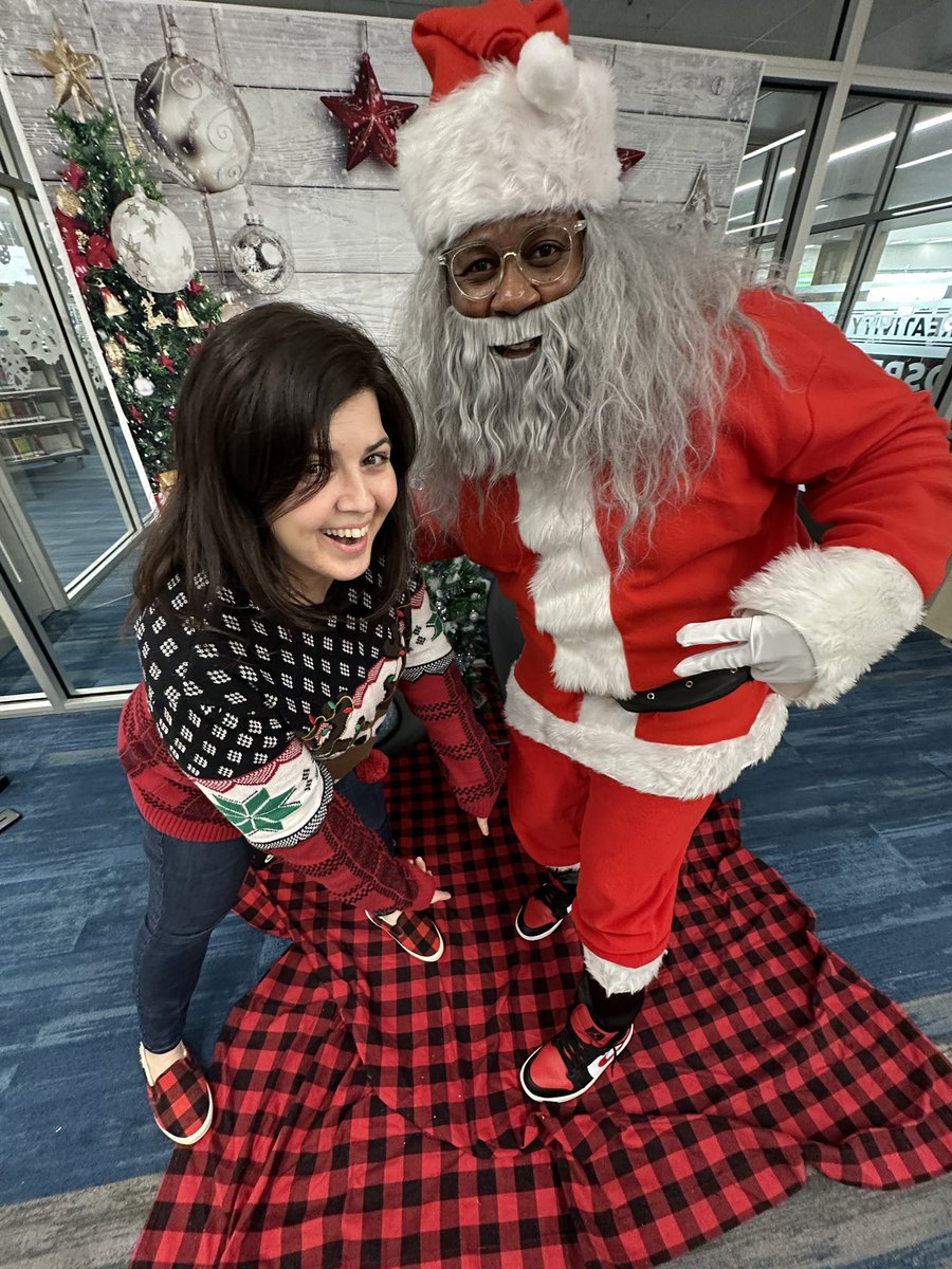 Santa’s kicks are on the nice list <a href="/Buckelsd/">Dedrick Buckels</a> #prosperproud