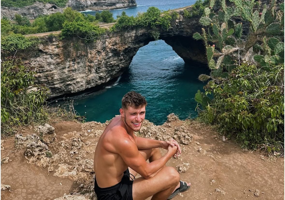 Julie Jones 💙 tweet media