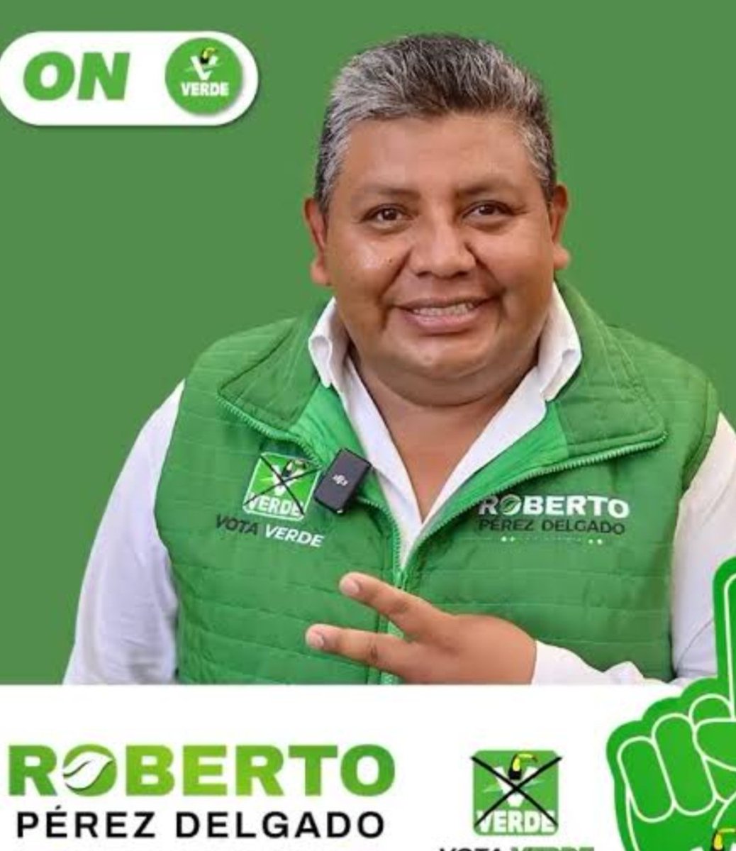catrina_nortena's tweet photo. #ULTIMAHORA
🚨 GOLPEA A MUJER INDÍGENA el Alcalde del Verde, Roberto Pérez Delgado, de San Pedro Ixtlahuaca, Oaxaca 

INDIGNANTE ver como el COBARDE rodeado de sus guaruras golpea y le quita el celular a una mujer indefensa en plena vía pública.

Por favor compartan para ponerle un ALTO a este tipo de VIOLENCIA DE GÉNERO de servidores públicos...