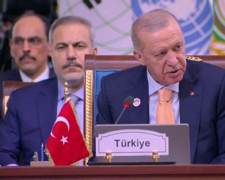 Bazen , bazı fotoğraflar konuşur , anlayabilene. ☺️
🤲🇹🇷❤️