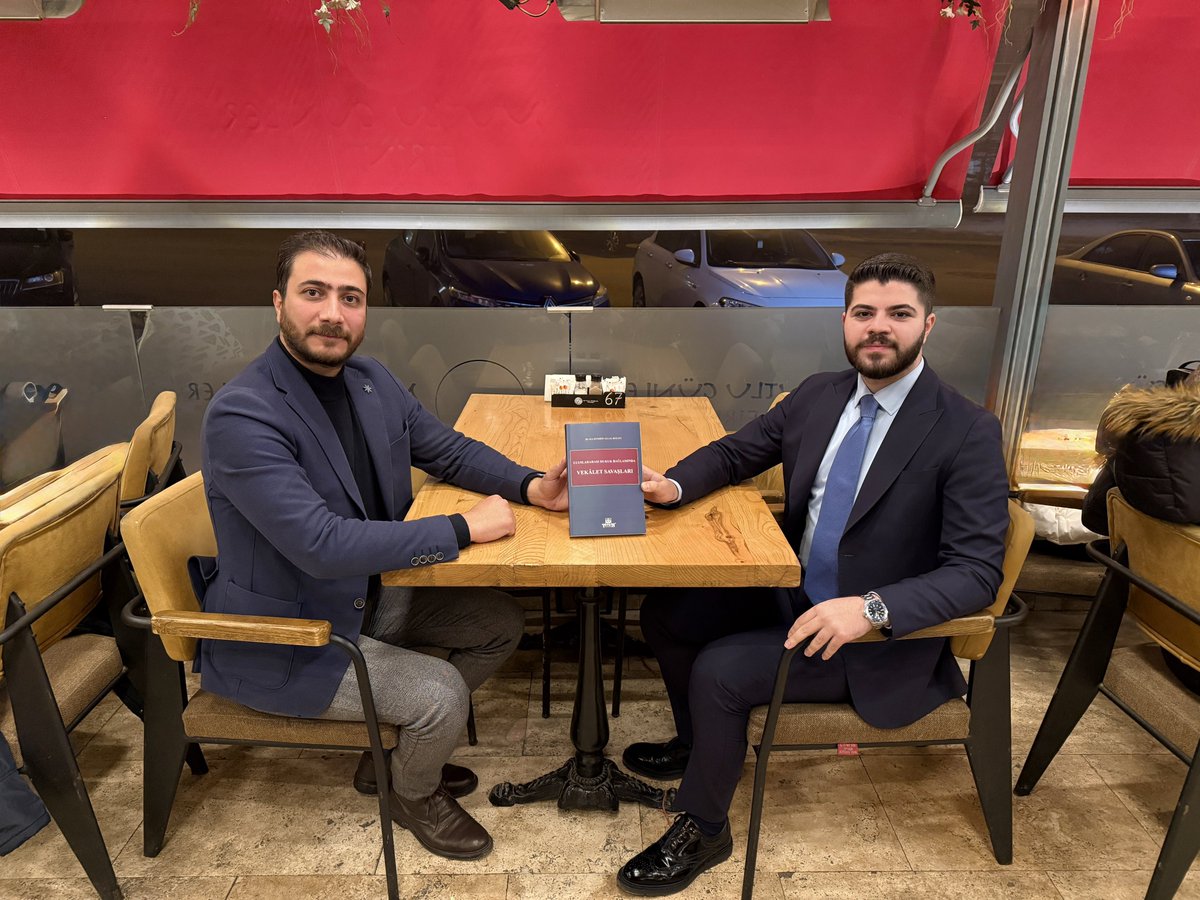 Mahmut_aga__'s tweet photo. Türkmeneliden ve Irak Türklerinden bu düzeyde çok az yetişen, İleri görüşü ve bilgisi ile bana da her zaman yol gösteren çok değerli abim Kifri Bayat Aşireti (Boyu) Reisi Av. Dr. Ali Hüseyin Bayatlı bugün kıymetli eserini bana hediye etti, birçok olumsuzluklara ve acı kaybımıza rağmen iftihar ettiğimiz ve uzun süredir beklediğimiz bir ânı yaşamış olduk. 
Başarıların daim milletimize hizmetin baki olsun. @alihuseyinbayat