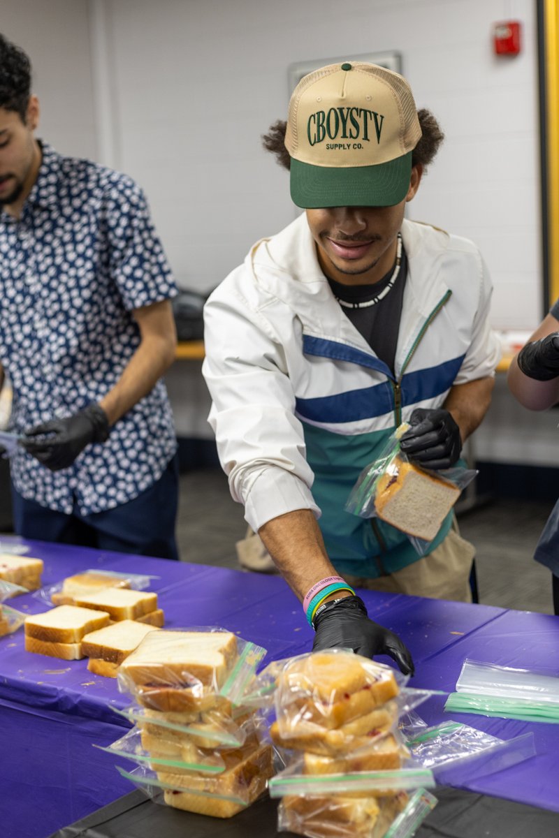 Lead by SSU student organization, The Brotherhood, students made 305 peanut butter and jelly sandwiches for families needing support in Lynn. 🥪

Here's to making a difference in our community, one sandwich at a time! #SalemState