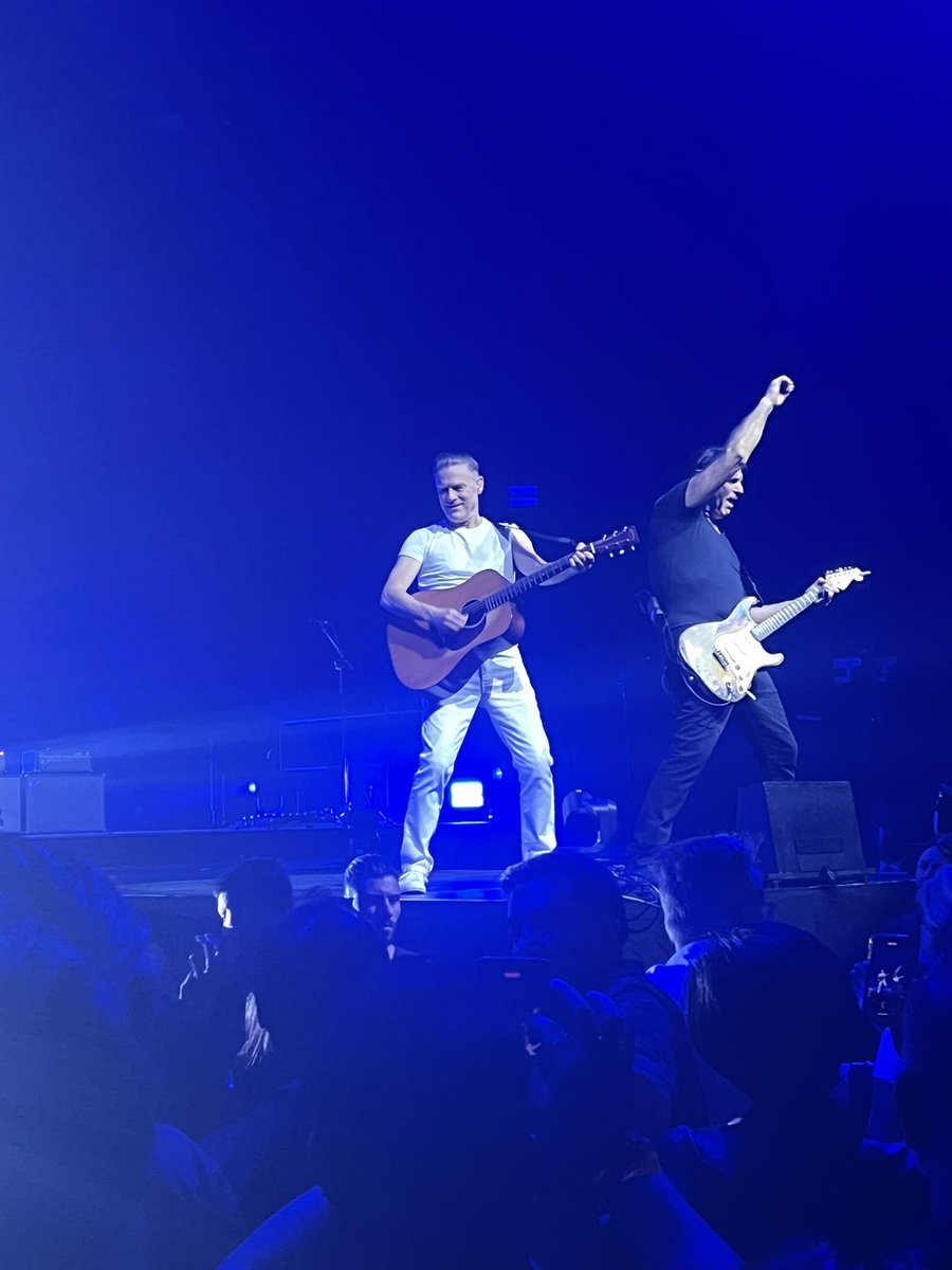 RobKoenigTennis's tweet photo. @bryanadams voice is still SO GOOD, SO PURE, just like it was in the 80’s and 90’s!! The dude is still in “showroom condition.” Blown away by his live performance tonight. What a talent…
#YoungerYears #Heaven https://t.co/P3LJlDfpxz