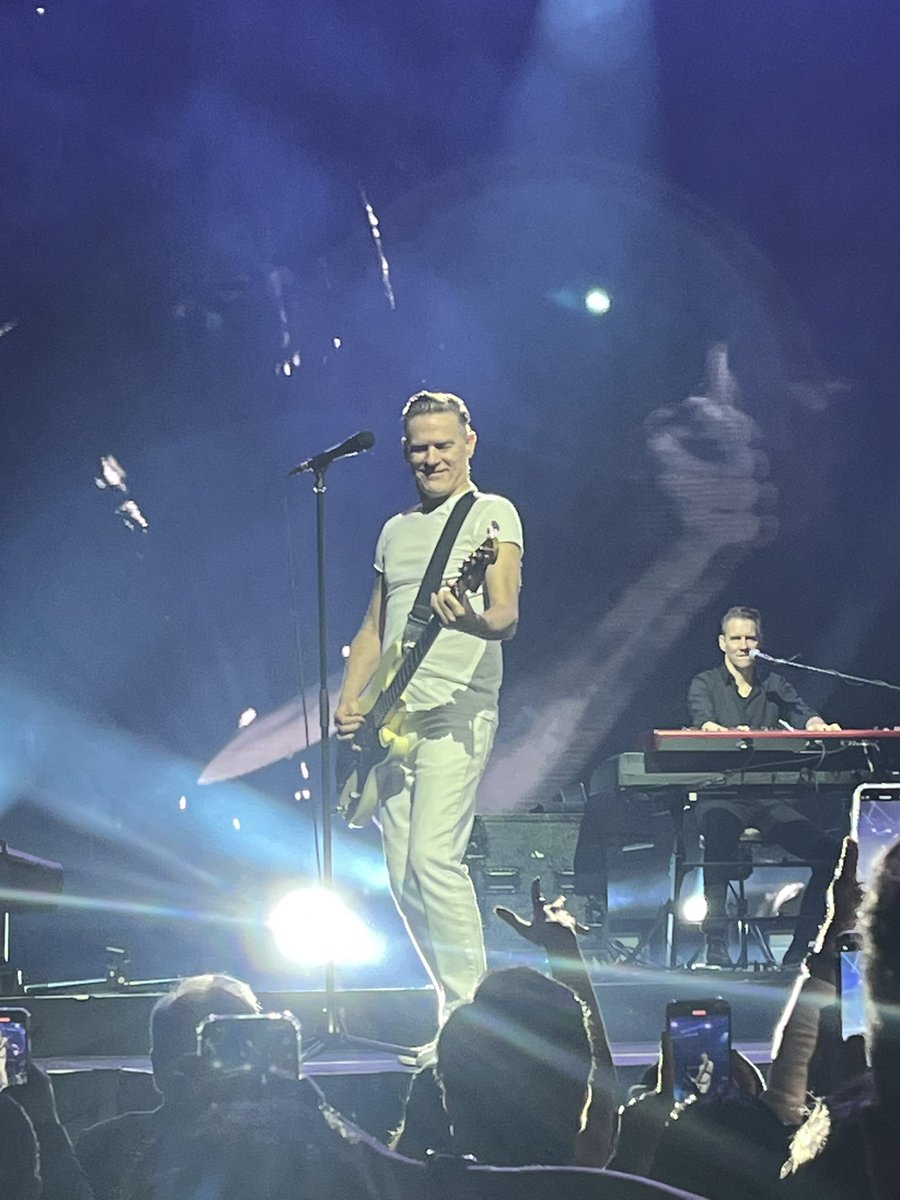 RobKoenigTennis's tweet photo. @bryanadams voice is still SO GOOD, SO PURE, just like it was in the 80’s and 90’s!! The dude is still in “showroom condition.” Blown away by his live performance tonight. What a talent…
#YoungerYears #Heaven https://t.co/P3LJlDfpxz