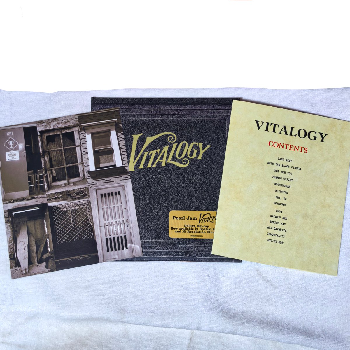 PearlJam_Chile's tweet photo. 📀 Pearl Jam - Vitalogy - Blu-ray
Blu-Ray Deluxe disponible en audio espacial y estéreo de alta resolución
País: USA 🇺🇸
🗓️ Año: 2024
(Edición especial del 10C) @PearlJam https://t.co/KFufyqbw3A