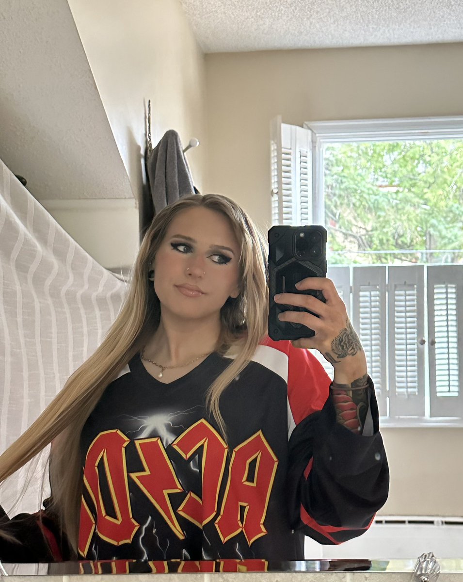 alexis xj👩🏼‍🏭 tweet media