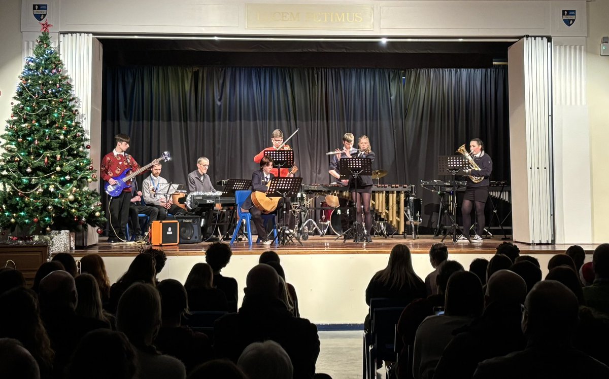Happy holidays everyone! What a fabulous evening <a href="/WebstersHigh/">WebstersHigh</a> Christmas concert🎄✨Thank you to all of our family &amp; friends who were able to join us🤩🫶🏼