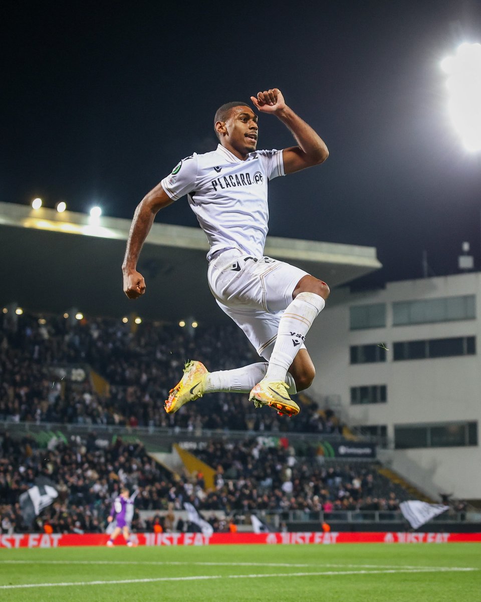 VitoriaSC1922's tweet photo. Don’t Stop Him Now 🌪️

#EspíritoDeVitória • #UECL • #VSCACFF https://t.co/tqJW0zMdZB