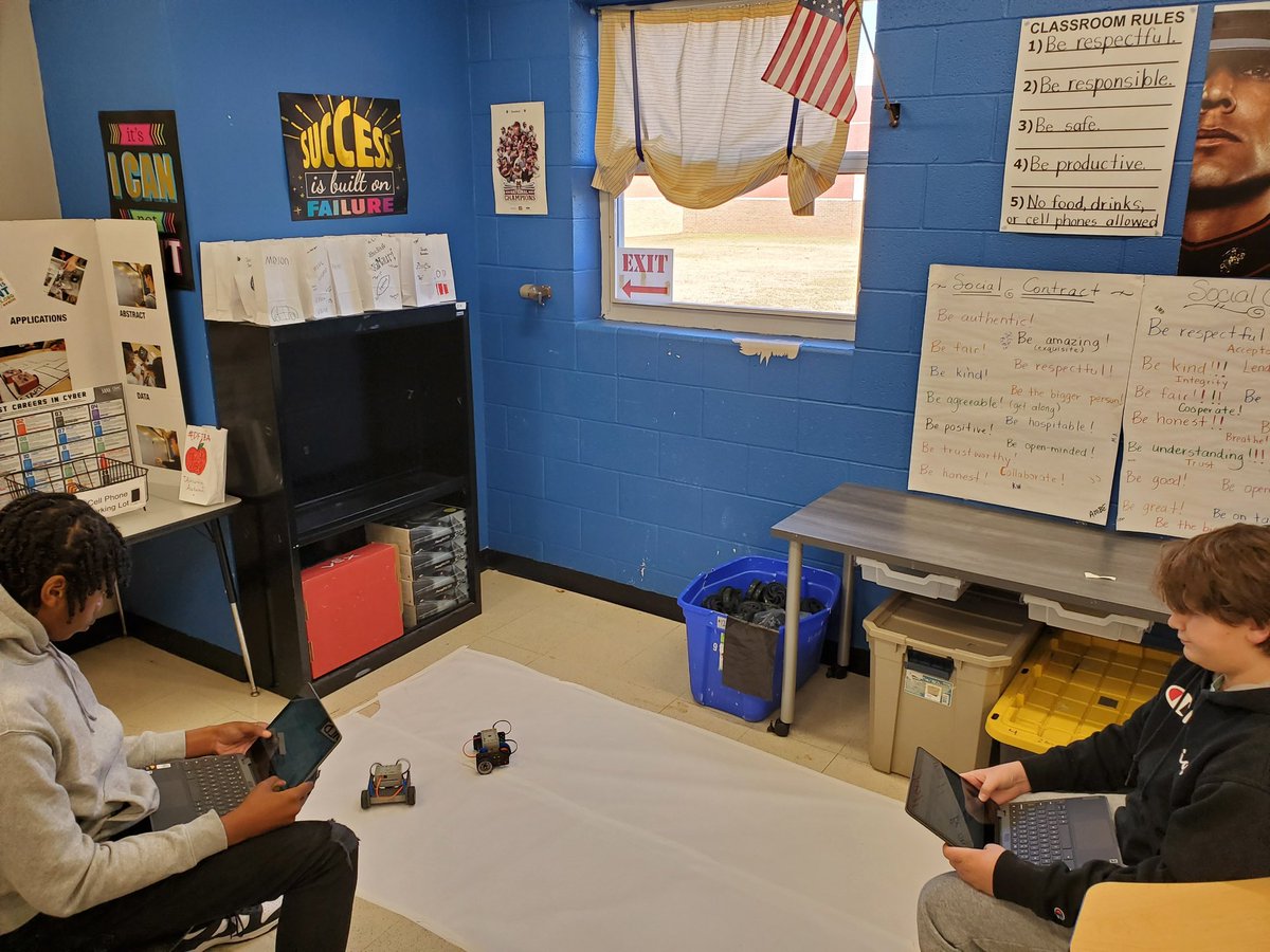 CareerTech_TPSD's tweet image. &quot;This is the most fun I&apos;ve had in class all year!&quot; -Asher #ExploringComputerScience #robotics #VEXgo