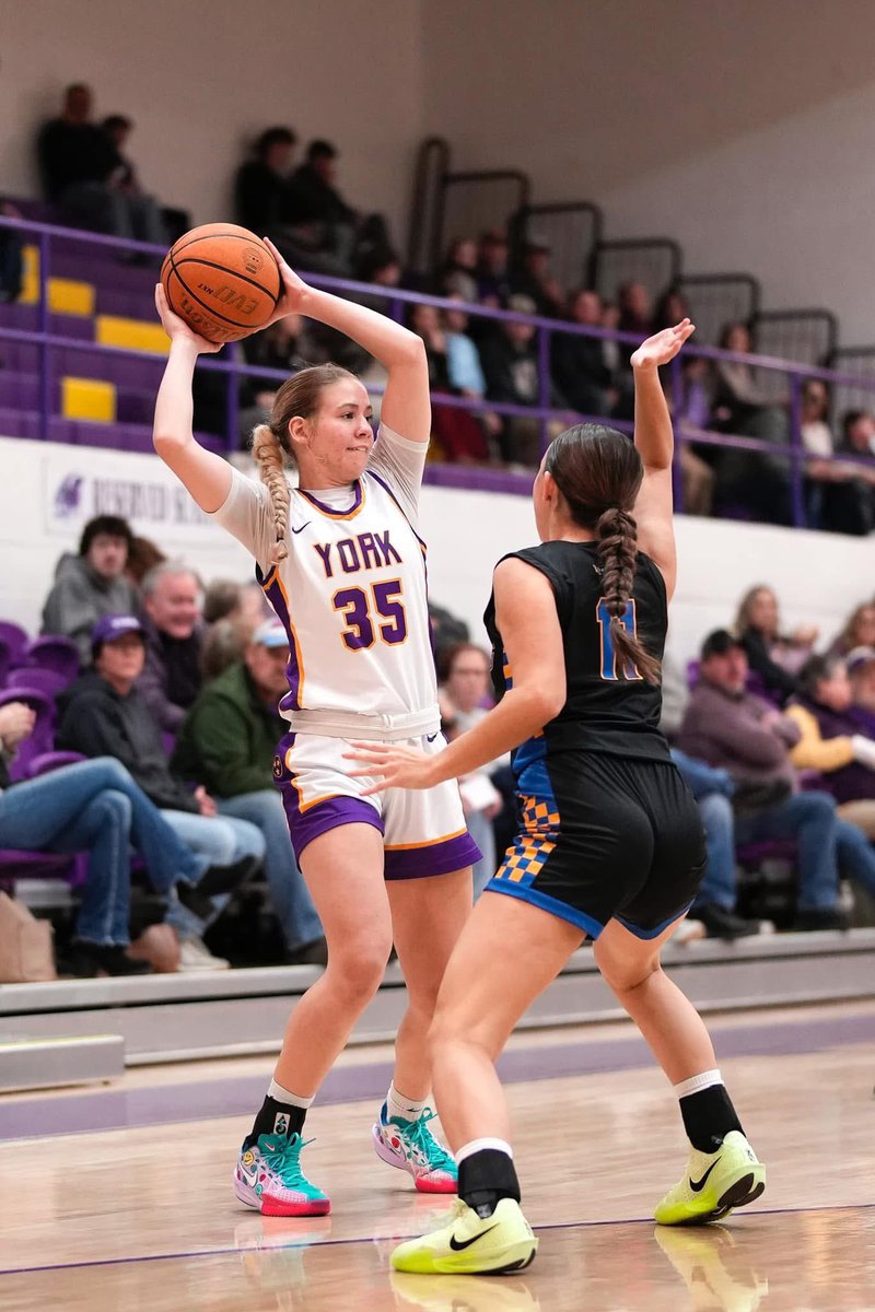 TrottersJW2628's tweet photo. York picks up another W in the opening round of the Franks Shootout.  Solid performances from @Emma_cooper25 10p, 5r and @rayleewerner35 13p, 5r with limited play in the 4th quarter. https://t.co/BqCrZfGGQ6