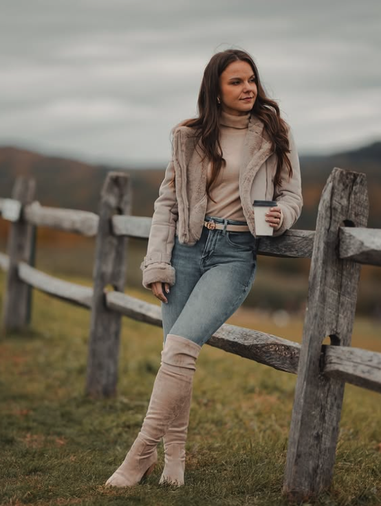 ThursdayBootCo's tweet image. We love fall everything 🤎

@thursdays

#fallboots #fallfashion #fashiontrends #boots #thursdayboots