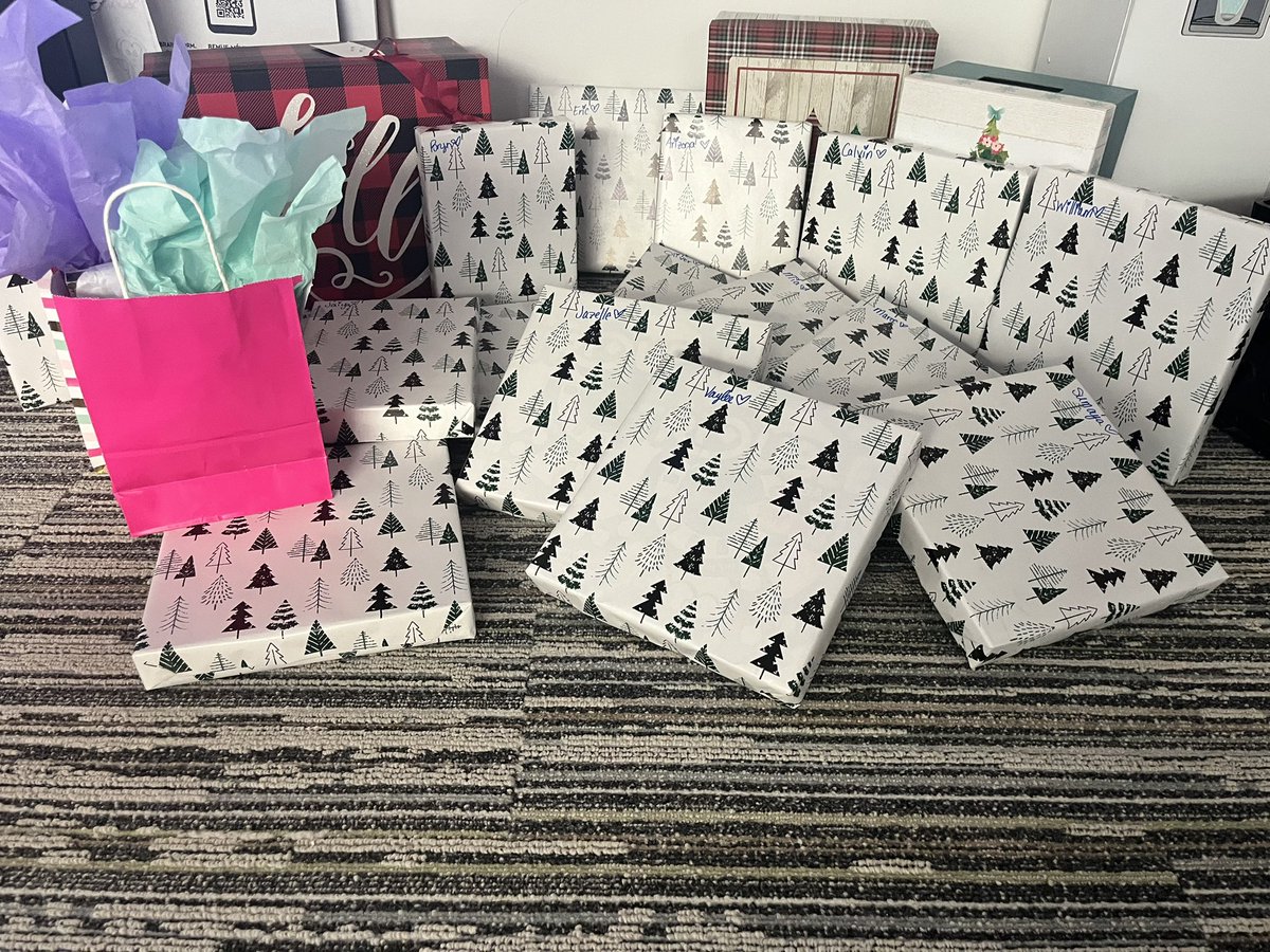 Meeting with an ESOL school in Greece to share about our communities, pancake breakfast with <a href="/mrs_smoke/">Dyane Smokorowski</a> and <a href="/TanaRaiyne/">тana #representationmatters Ruder (she/her)</a> , Gaga ball, cookie decorating, and presents! Successful send off for Creative Minds! #WPSProud