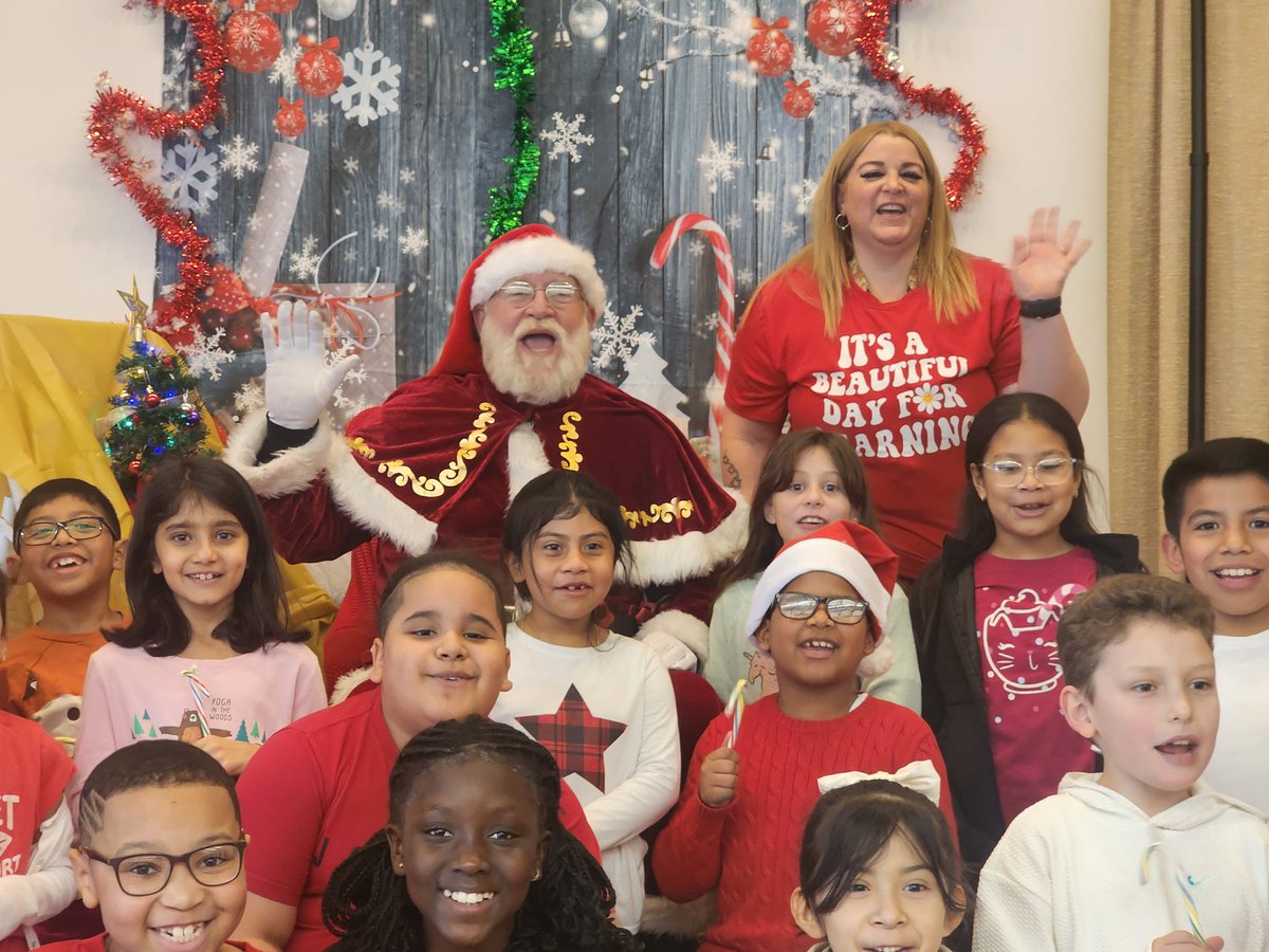 SiragusaStudent's tweet photo. There's a little extra magic in the air today at Siragusa.  Santa stopped by to spread joy and smiles.  #yonkersmagic @ErikWrightYPS @YonkersSchools https://t.co/TWDKAUQM9T