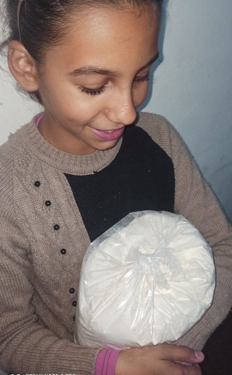 rawanbasem89's tweet image. Usually children want toys as gifts to make them happy but today Rimas is happy cuz I bought a pound of flour I couldn’t buy a whole bag I promised her that I would cook her a pizza but I couldn’t cuz of the high price
But with ur help u can make her happy
chuffed.org/project/114409…